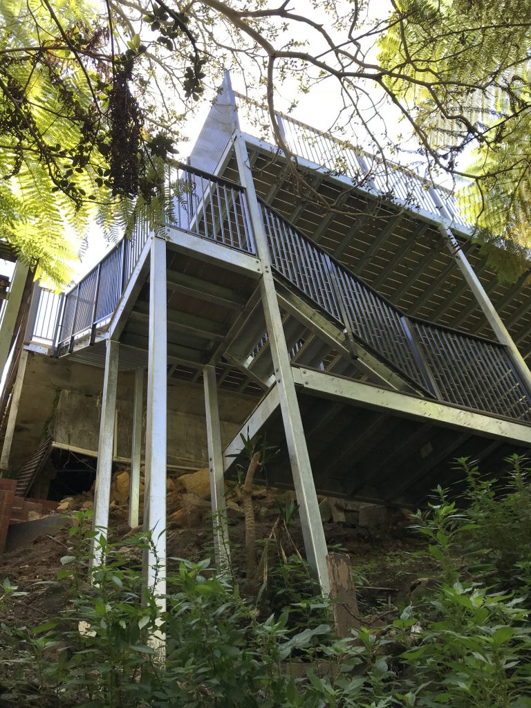 Modwood decking, steel framing, outdoor entertaining, stairs and balustrades